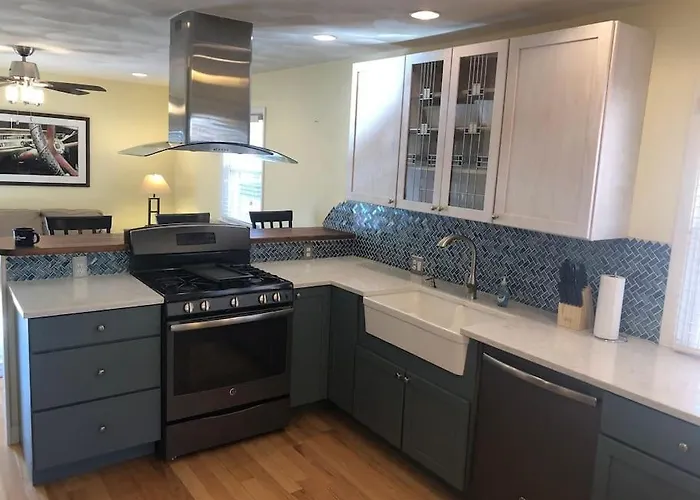 Entire Apartment Close To Downtown - 2 Queen Beds