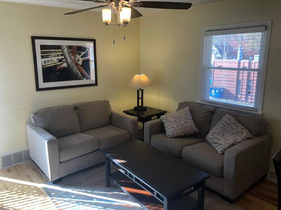 Entire Close To Downtown - 2 Queen Beds *