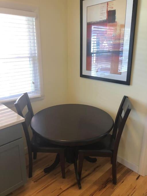 Entire Close To Downtown - 2 Queen Beds * Springfield