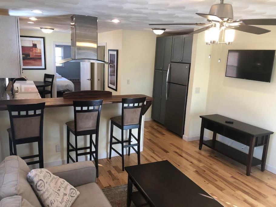 Apartment Entire Close To Downtown - 2 Queen Beds *