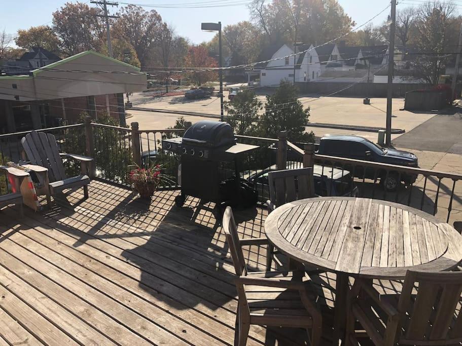 Entire Close To Downtown - 2 Queen Beds Apartment *