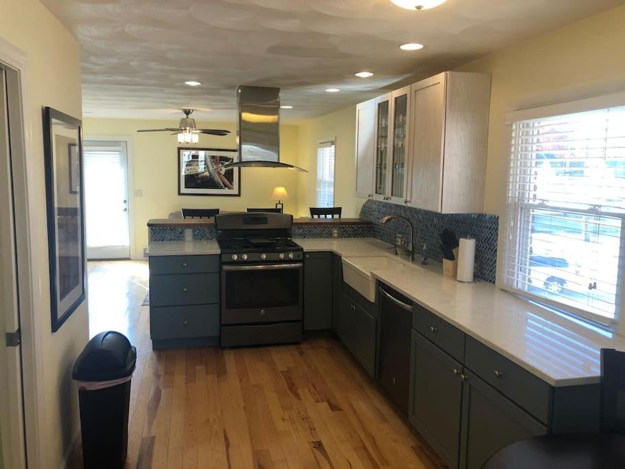 Entire Close To Downtown - 2 Queen Beds Apartment Springfield
